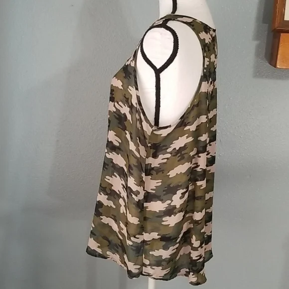 Iris Los Angeles Plus Racer Back Camo Tank Top - Picture 5 of 7